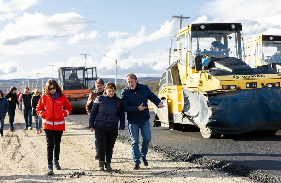 Autoridades de Vialidad Nacional recorrieron la obra de pavimentación de la ruta Nº1