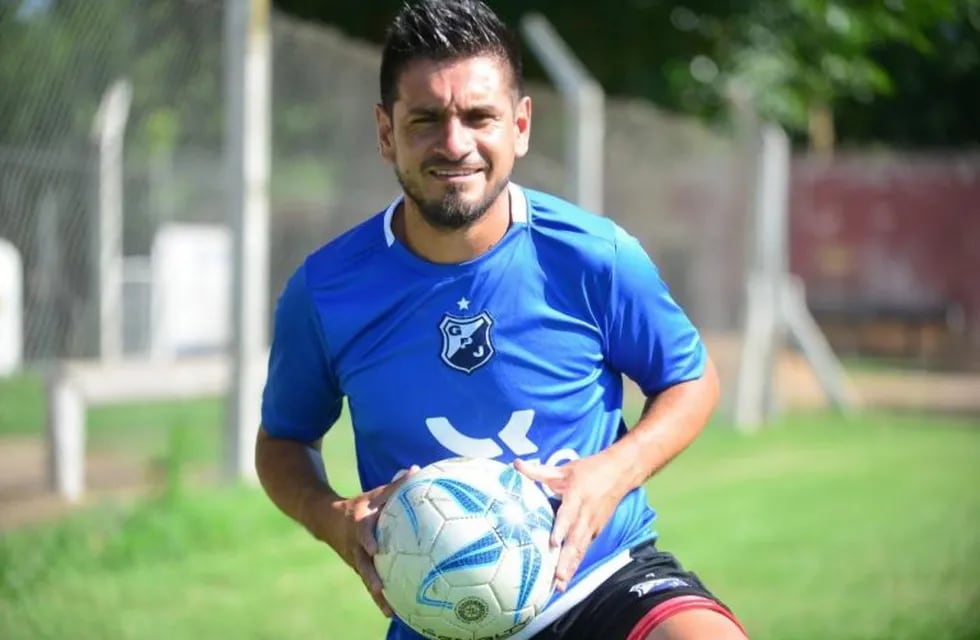 Paulo Rosales, un distinto para el Albo, titular este sábado frente a Belgrano.