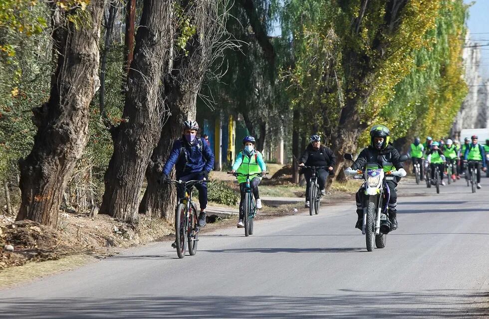 Un nuevo bicitour ha organizado la Municipalidad de Guaymallén, en esta oportunidad se recorrerá la zona productiva del departamento. Gentileza MG