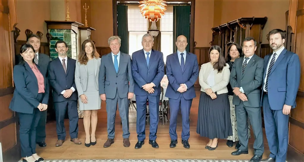 En Bruselas, Morales se reunió con el embajador argentino ante la Unión Europea, Atilio Berardi; el embajador argentino en el Reino de Bélgica, Juan Valle Raleig; y funcionarios de esas representaciones diplomáticas.