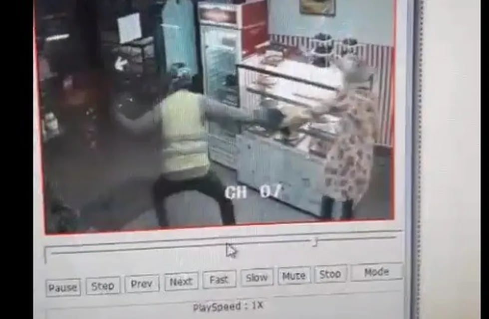 Violento robo en una pastelería.
