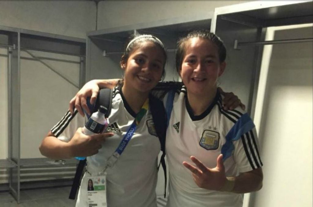 Milagros Otazú y Yamila Rodríguez las dos misioneras en la Selección Argentina de Fútbol. (AFA)