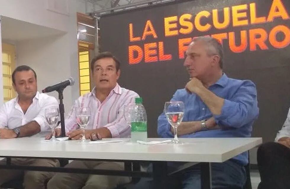 El vicegobernador Herrera Ahuad (izquierda), el diputado Rovira (medio) y el Gobernador Passalacqua (derecha).