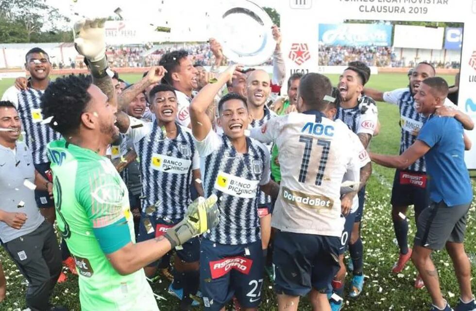 Alianza Lima campeón (@ClubALoficial).