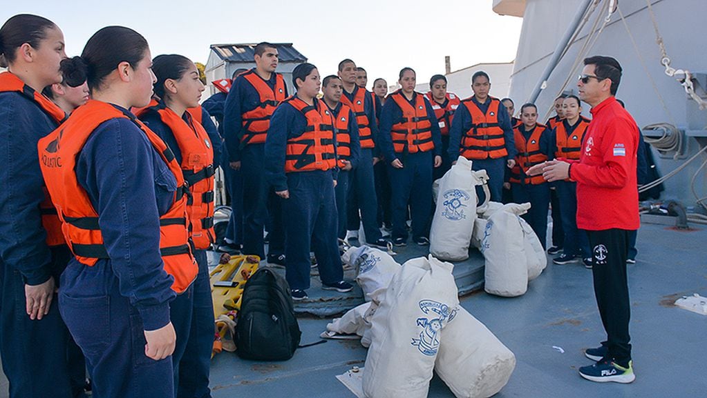 Puerto Belgrano: aspirantes navales de primer año realizan instrucción en la ESSA