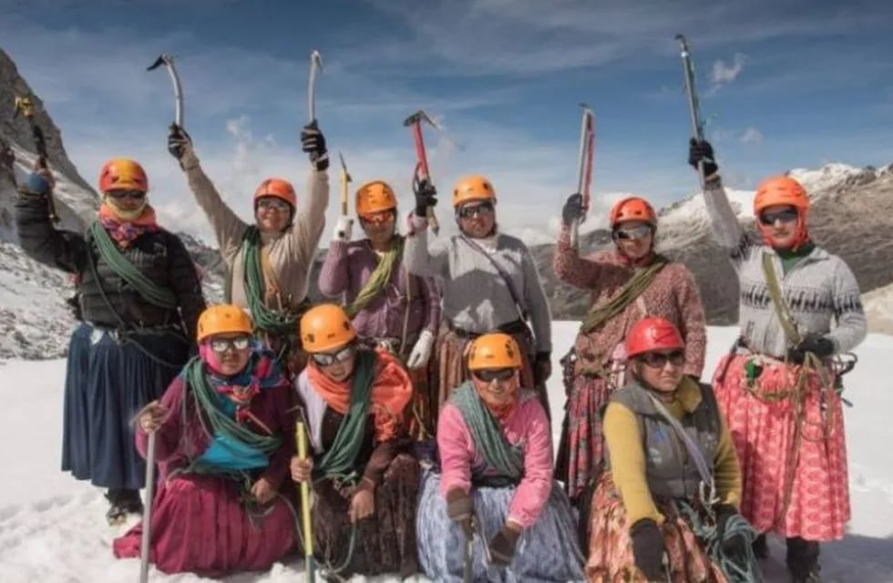 Las cholitas bolivianas alcanzaron los 6.962 metros del Aconcagua.
