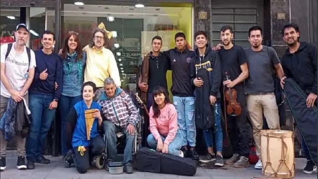 Marcelo Moyano con alumnos