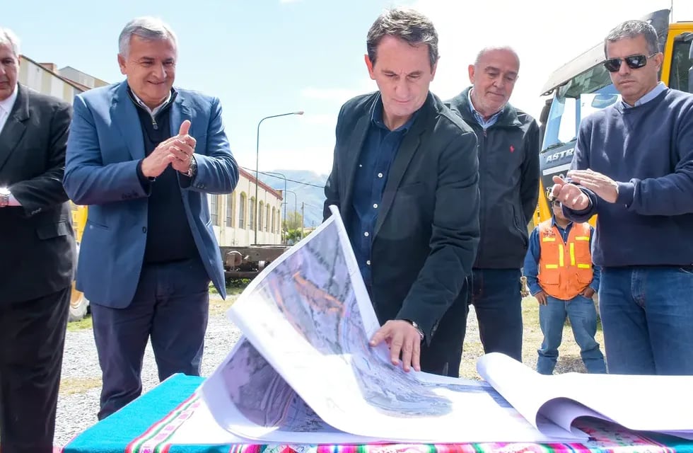 La firma del acta de inicio de obra correspondiente a las vías del Tren Turístico, tramo Volcán - Tilcara, fue considerada "un hito en el marco del ambicioso proyecto de recuperación del ferrocarril jujeño".
