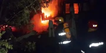 Aristóbulo del Valle: un incendio consumió por completo una vivienda