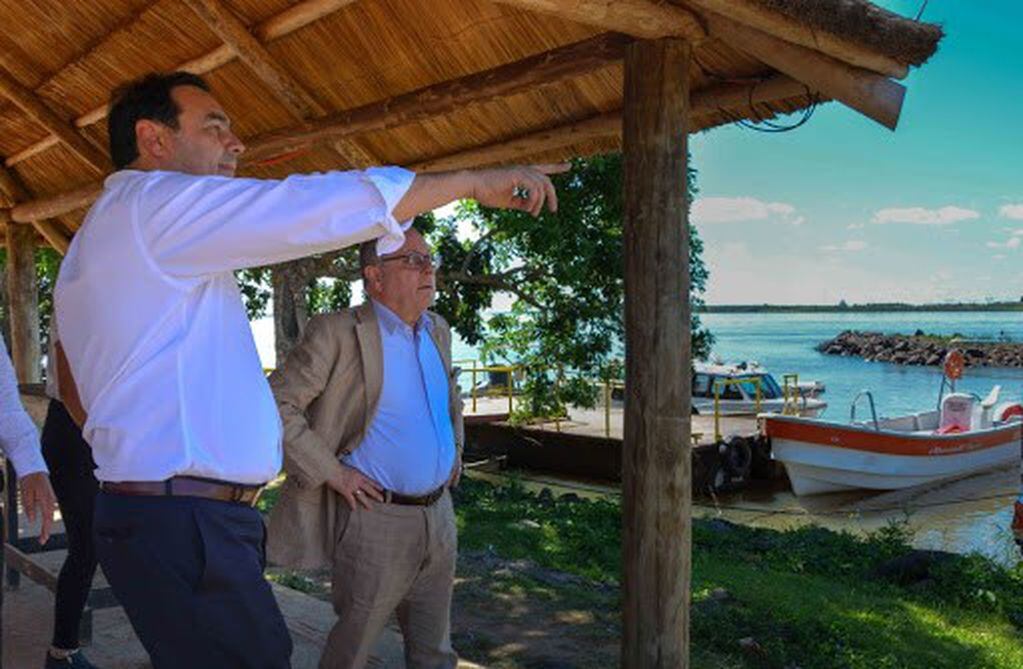 El año pasado el gobernador con el entonces canciller en la zona de la Isla Apipé.