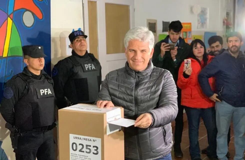 Claudio Poggi votando- elecciones 2019 San Luis