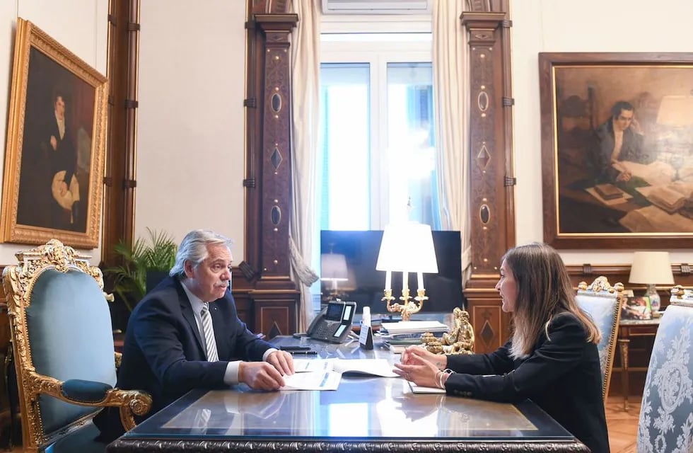 El presidente Alberto Fernández y la titular de ANSES, Fernanda Raverta.