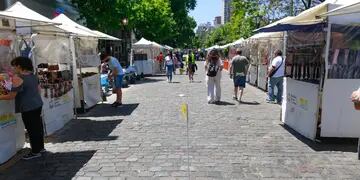 Los porteños volvieron a disfrutar de las ferias de artesanos y manualistas.