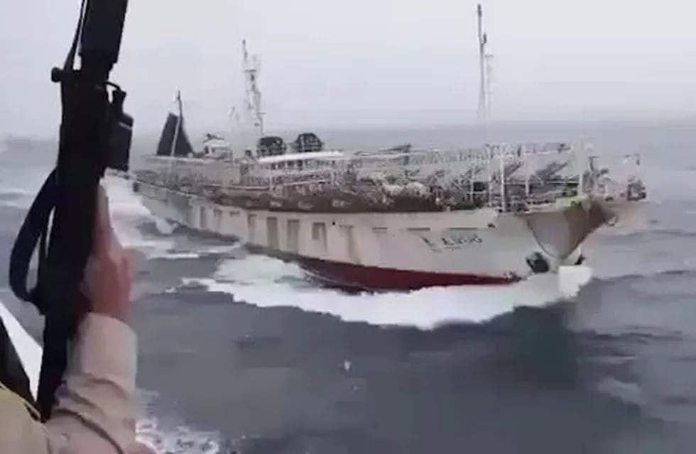 Prefectura le disparó a un buque chino