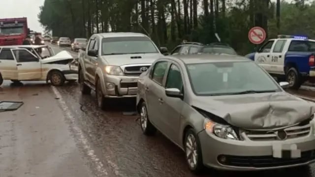 Aparatoso accidente en Eldorado: choque múltiple entre automóviles dejó daños materiales