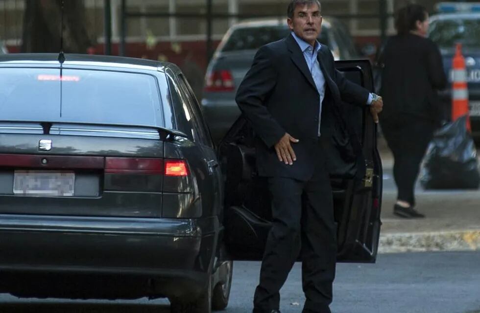 investigacion muerte fiscal investigacion atentado terrorista amia acusa presidente canciller encubrimiento causa AMIA\r\nArgentine public prosecutor Gerardo Pollicita arrives to the Federal Court in Buenos Aires on February 13, 2015. Pollicita replaces Argentinian public prosecutor Alberto Nisman, who was found dead at his home on January 18, a day before he was to go before a congressional committee to make a bombshell accusation: that President Cristina Kirchner shielded Iranian officials implicated in the 1994 bombing of a Jewish charities office, known as AMIA. Pollicita formally accused Kirchner Friday of trying to protect Iranian officials implicated in the 1994 bombing. AFP PHOTO /  PEDRO LAZARO-FERNANDEZ\r\n buenos aires gerardo pollicita fiscal federal reemplazo fiscal Nisman investigacion muerte fiscal investigacion atentado terrorista amia