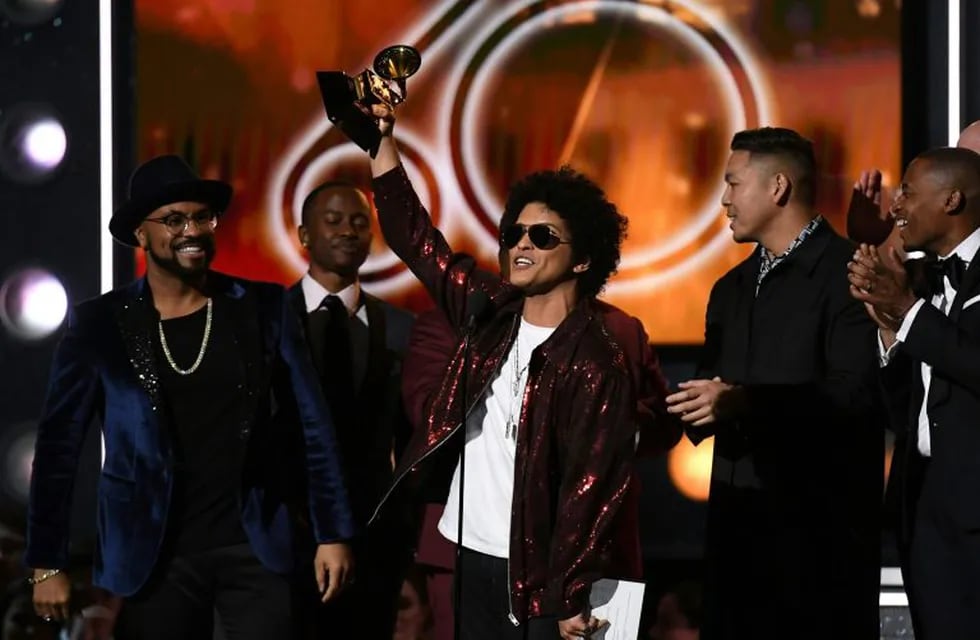 Bruno Mars receives the Grammy for the Best Song of the year during the 60th Annual Grammy Awards show on January 28, 2018, in New York.  / AFP PHOTO / Timothy A. CLARY