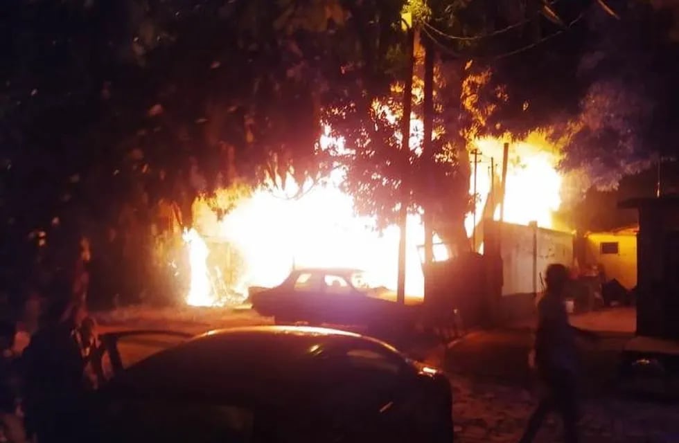 Tapicería incendiada en Posadas donde falleció un vecino. (Policía de Misiones)