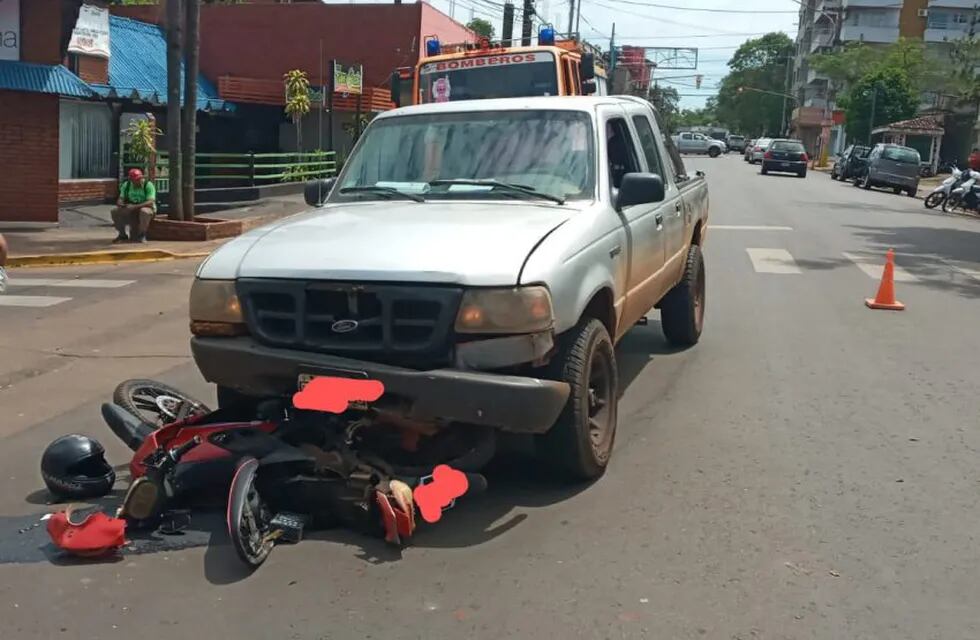 Accidente vial en Puerto Iguazú: dos mujeres lesionadas.