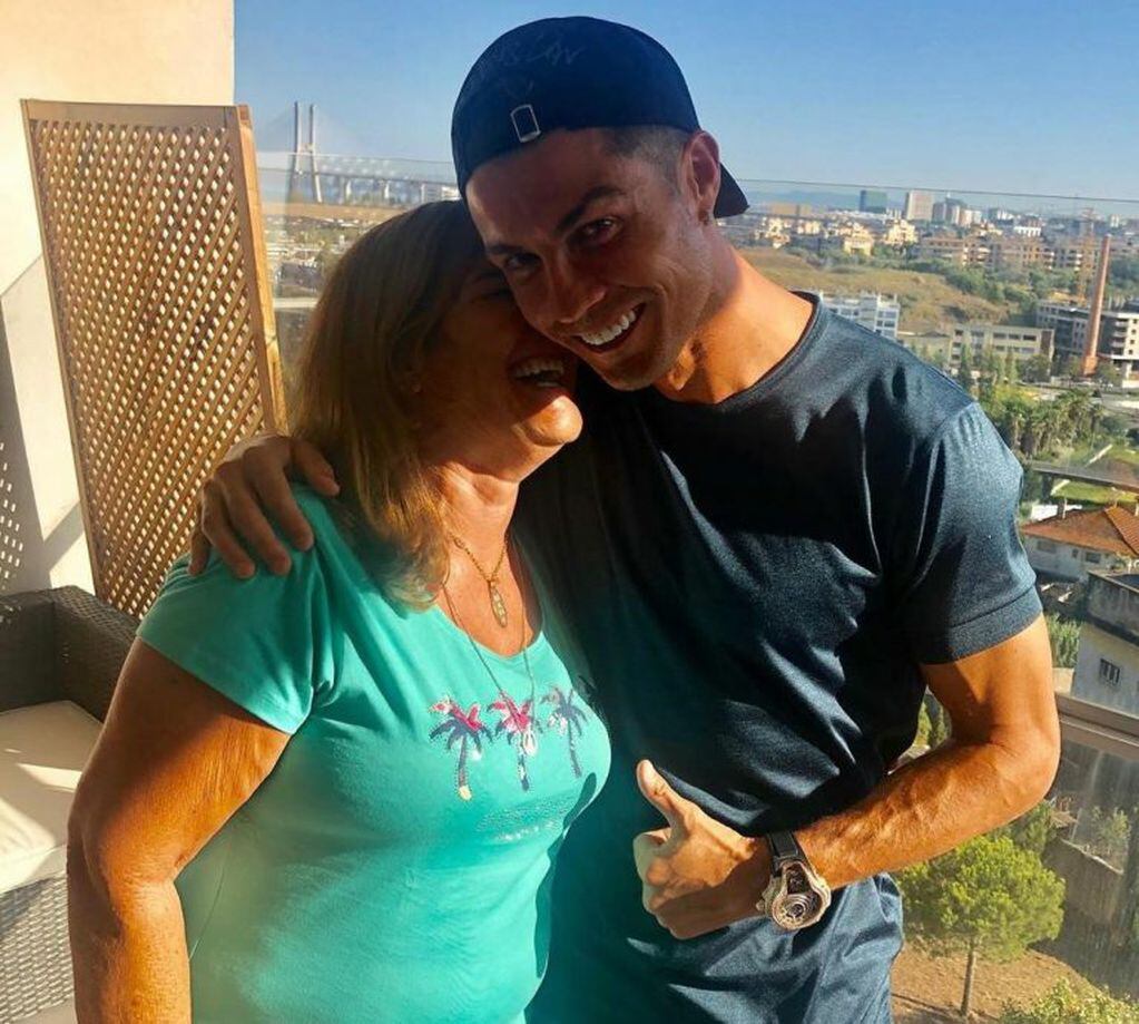 Cristiano Ronaldo y su madre Dolores (Foto: Instagram/@doloresaveiroofficial)