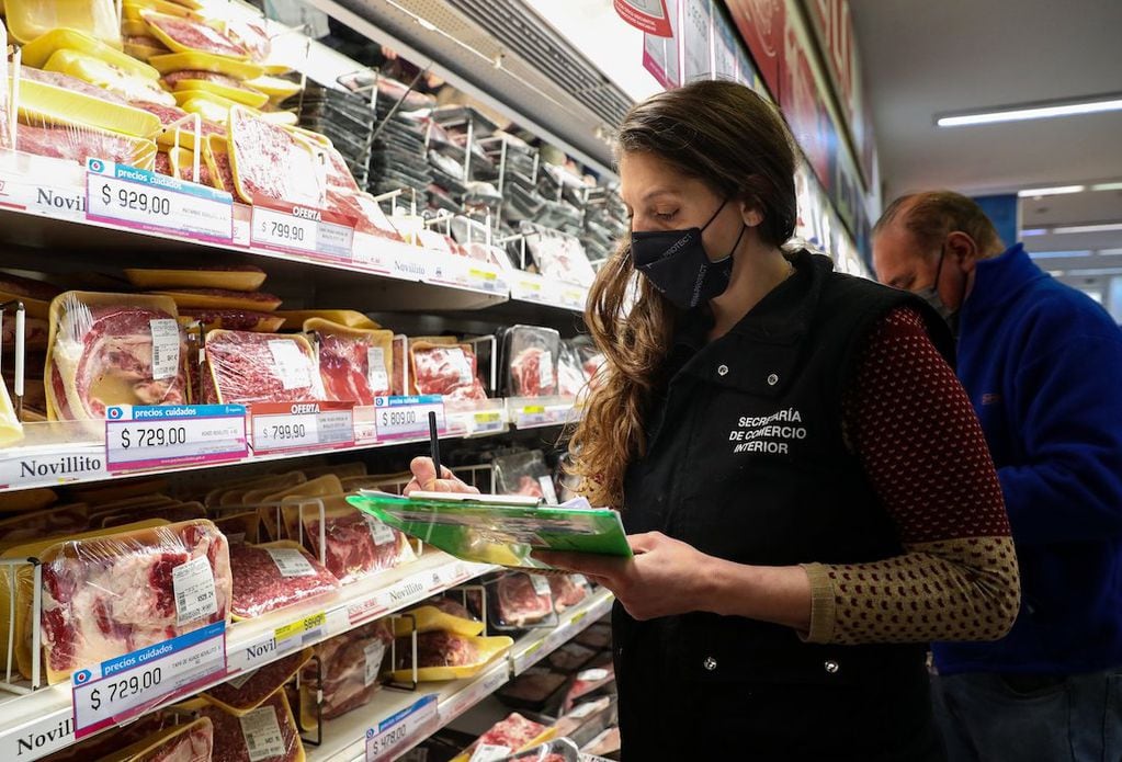 Comercio Interior salió a controlar precios en los supermercados y promete sanciones.