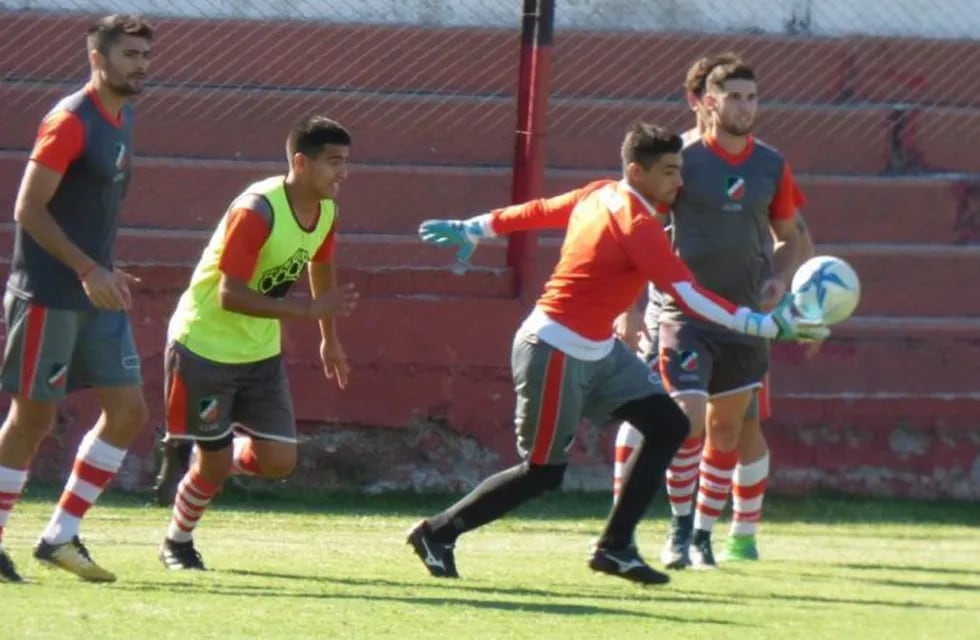 Deportivo Maipú intentará bajar a Desamparados de San Juan, este viernes por el torneo Federal A.