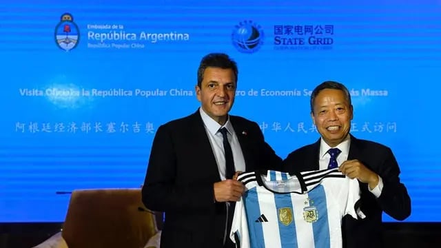 Sergio Massa junto al presidente de State Grid, Shan Shewu
