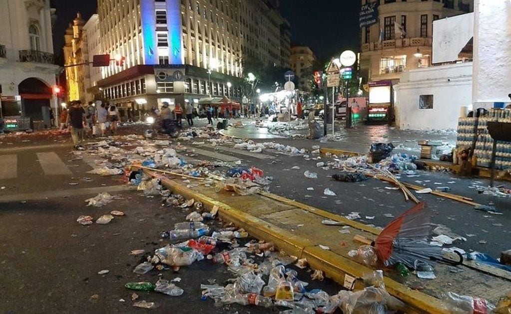 Así quedó Plaza de Mayo. (twitter: @alfredodeangeli)