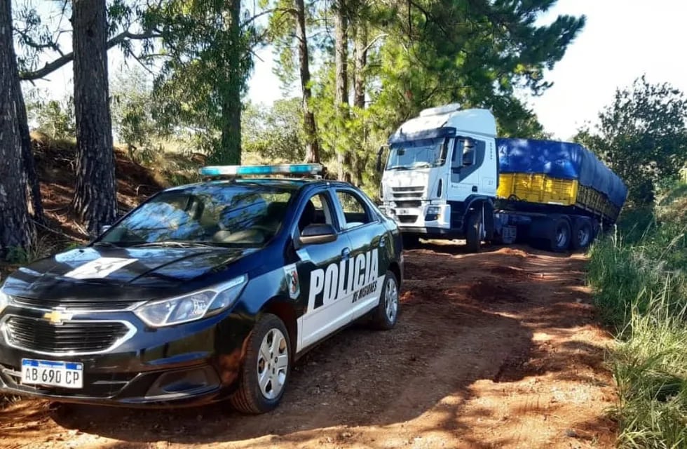 Se traslado los vehículos con sus respectivas cargas hasta el puesto de Centinela de Gendarmería Nacional.