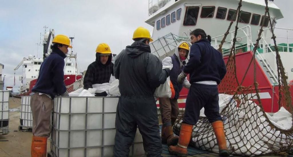 La explotación pesquera representa la mitad del PBI  de las islas.