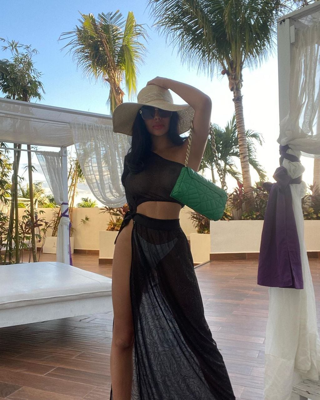Charlotte Caniggia está de vacaciones en Cancún y conquista con sus looks de playa.