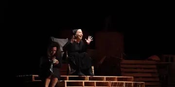Última función de enero de "La Revuelta", en la Sala Teatral Mar de Fondo