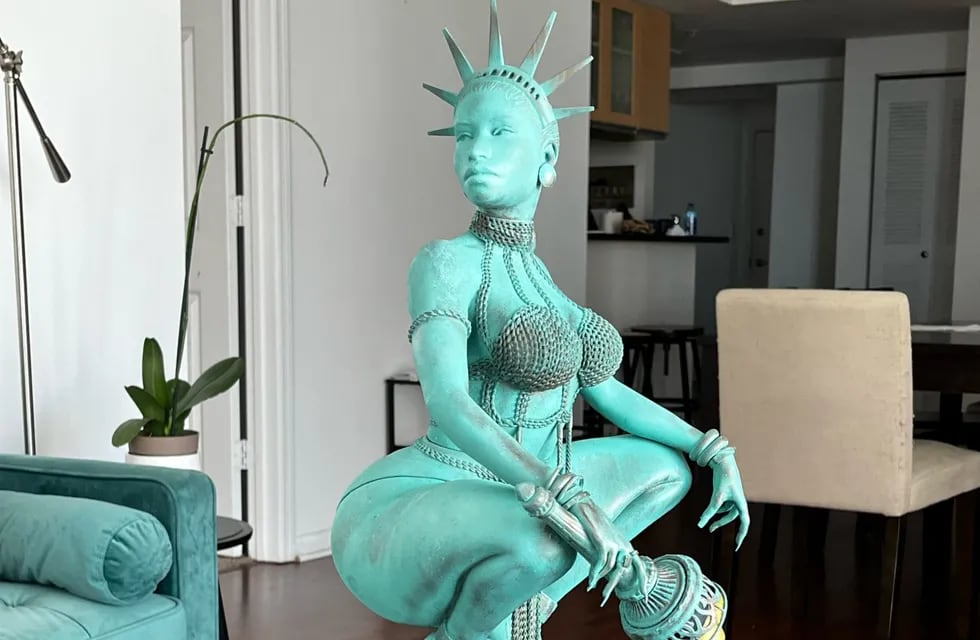 "Lady Liberty", esculutra de Nicky Minaj como estatua de la libertad de Marcelo Boasso