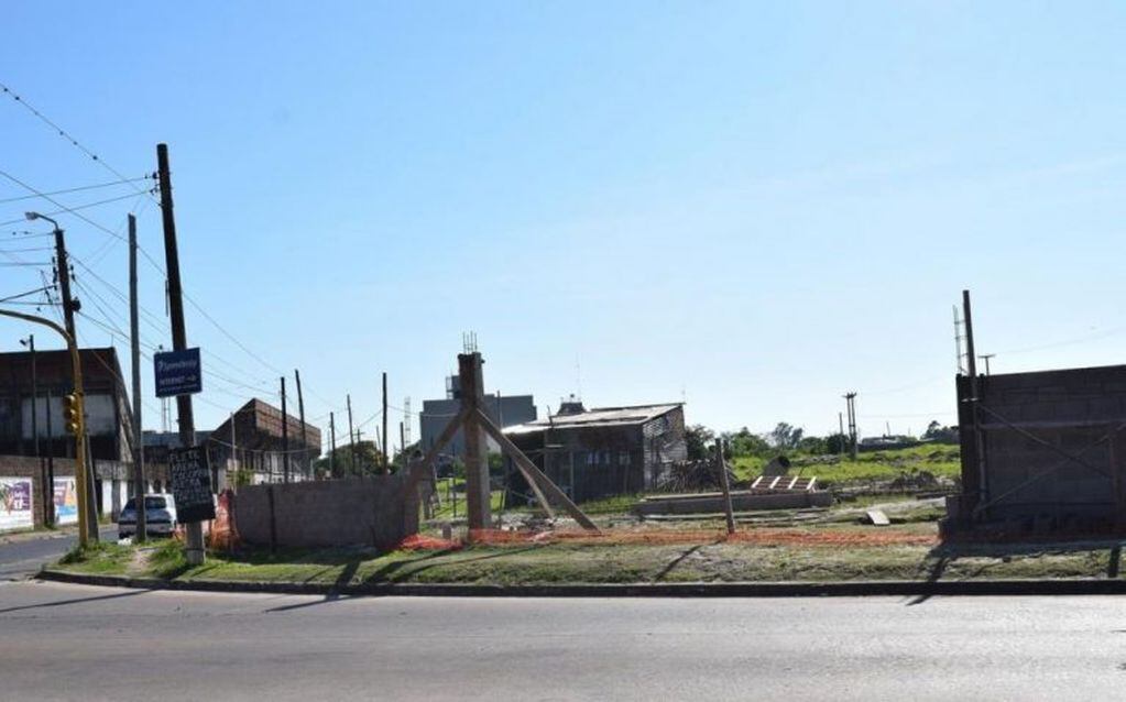 El lugar donde se instalará la nueva estación transformadora de Corrientes. Entre la avenida Sarmiento y Teniente Ibáñez.