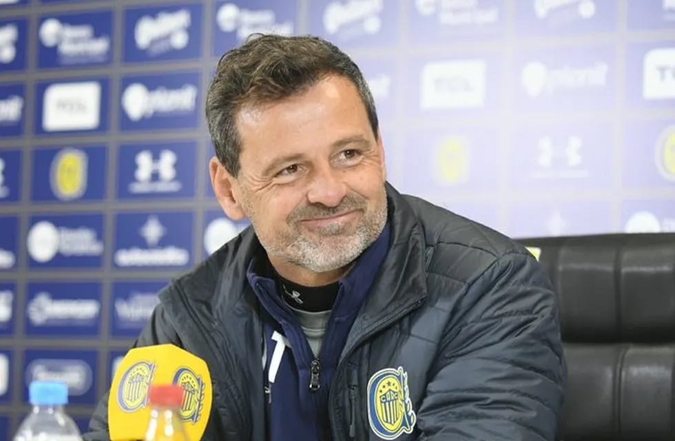 Conferencia de prensa de nuestro entrenador Diego Cocca en Arroyo Seco. (CARC)