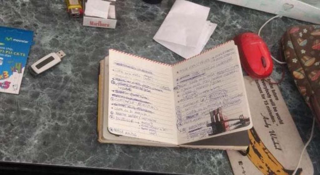 El cuaderno secuestrado en casa de la acusada.