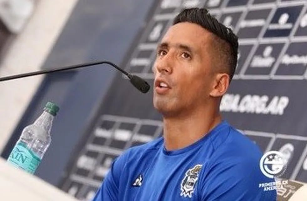 Lucas Barrios en Gimnasia (Web)