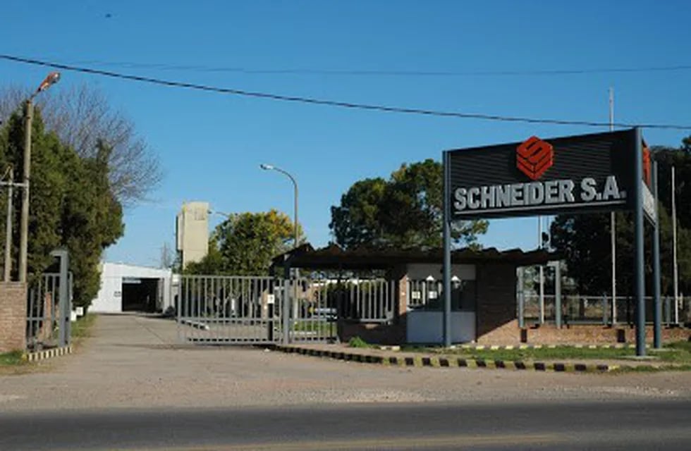 Tensión en protesta de empleados de Schneider