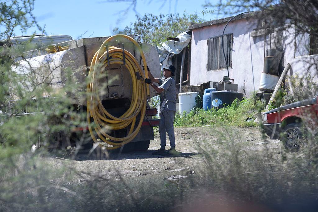Las cooperativas activaron el suministro de agua con camiones cisternas ( Ramiro Pereyra /La Voz)