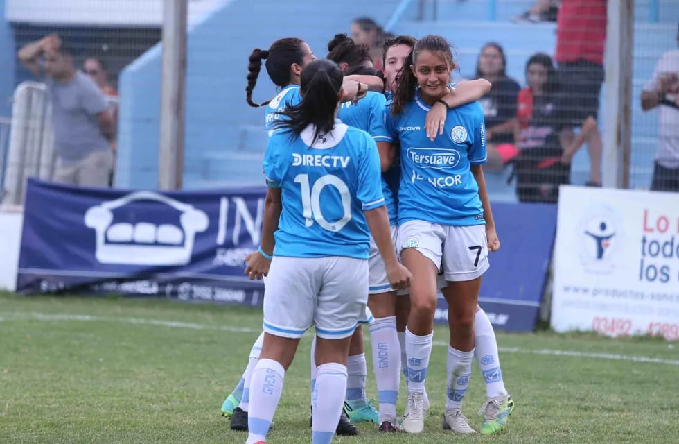 Las Piratas juegan la final por el título, con las chicas "a lo Belgrano" (Prensa Belgrano).