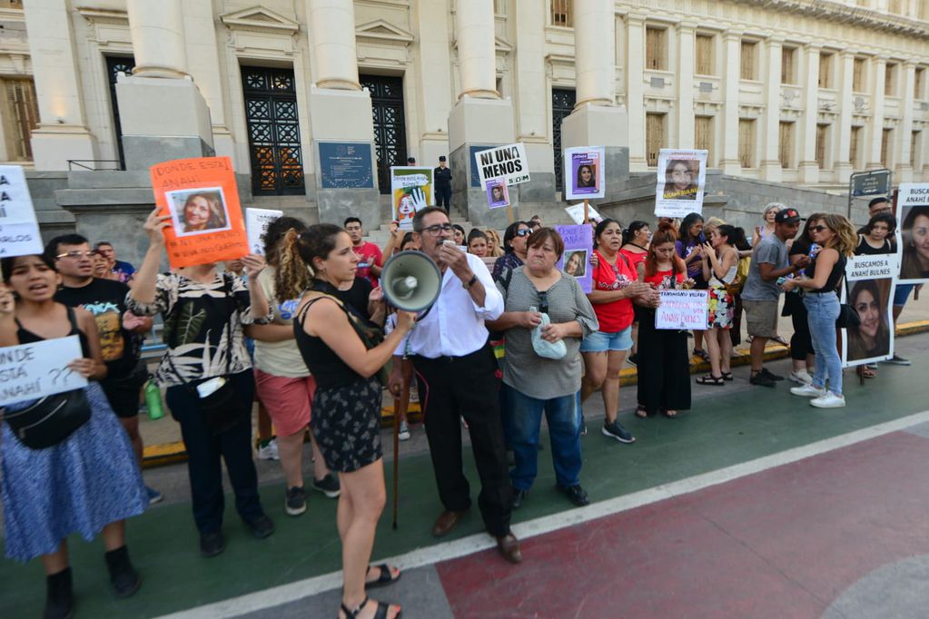 Marcha y operativo por Anahí Bulnes.