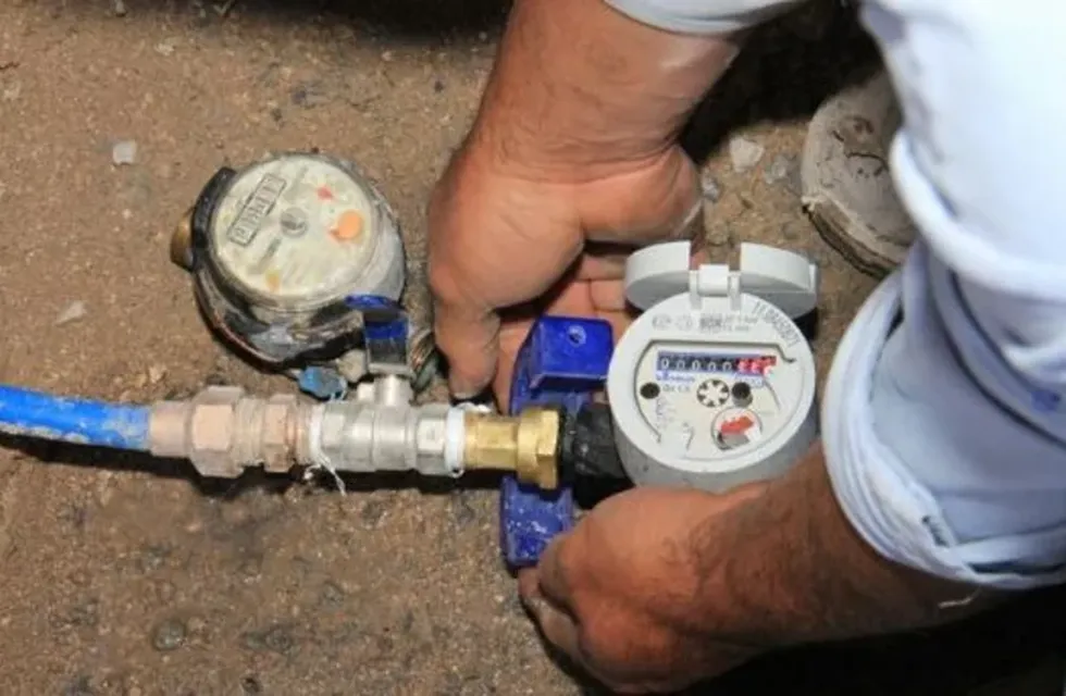 Antes de fin de año ya habrán instalado medidores de agua en las casas de los sanjuaninos.