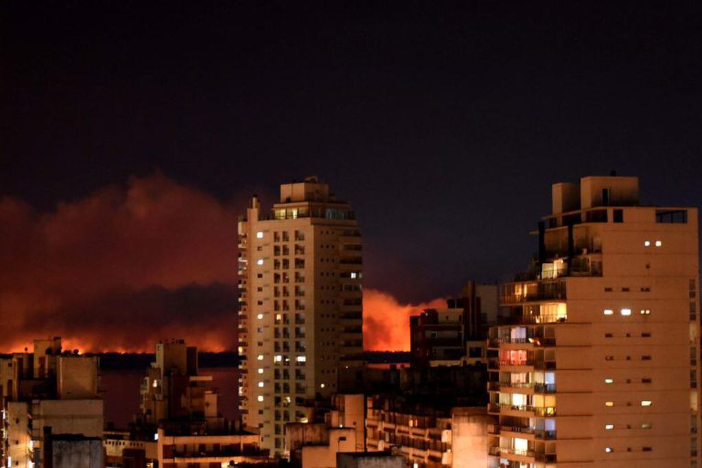 Vista desde Rosario del incendio en islas (Municipalidad de Rosario)