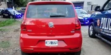 Volkswagen Fox rojo en el que se desplazaban los supuestos asesinos de Argüelles