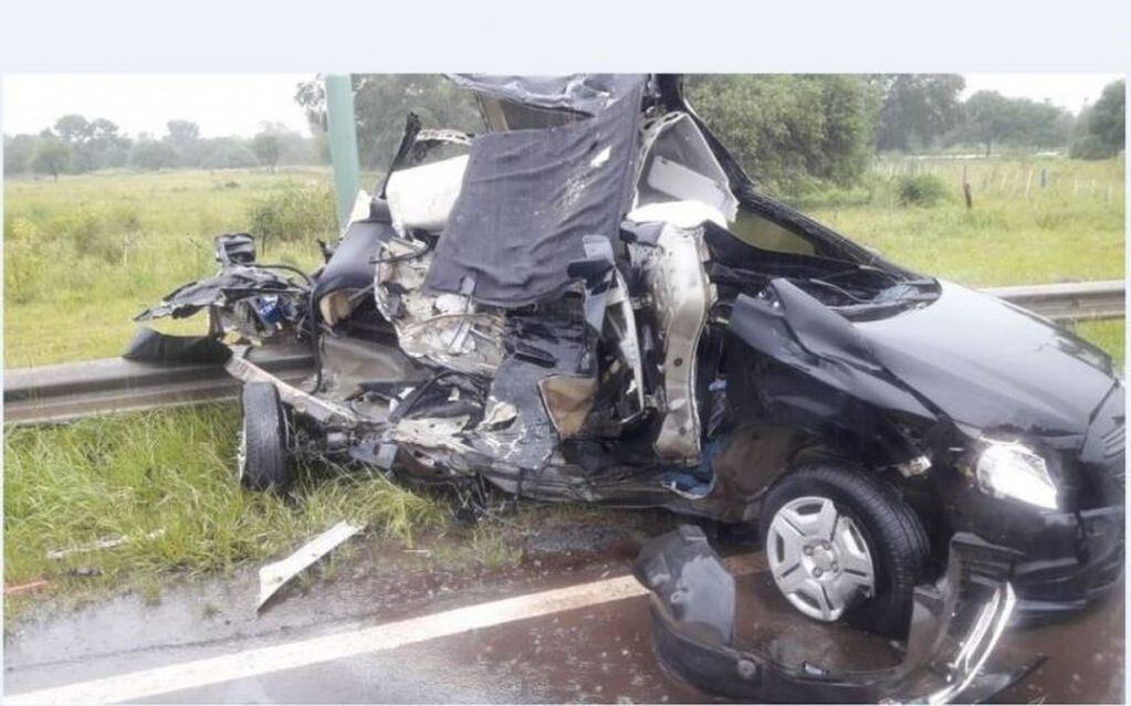 Encinas perdió el control del vehículo y al cruzarse de carril impactó contra un camión.