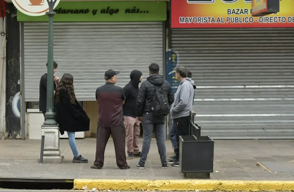 Comercios cerrados por temor a intentos de saqueo e incidentes (Orlando Pelichotti / Los Andes)