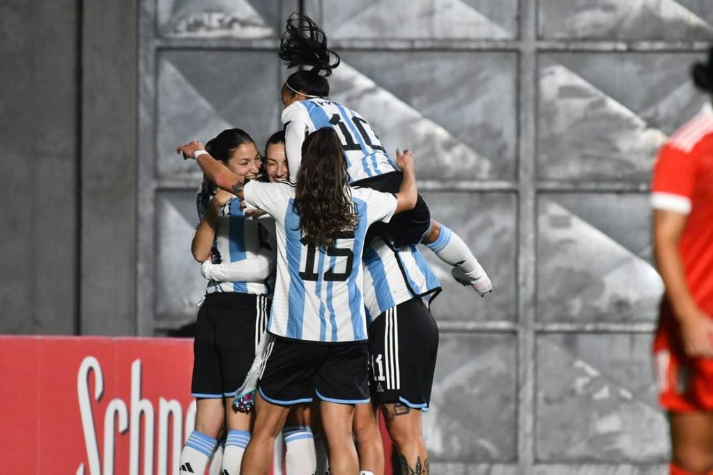 La selección argentina viajó a Nueva Zelanda para disputar el Mundial. (@Argentina)