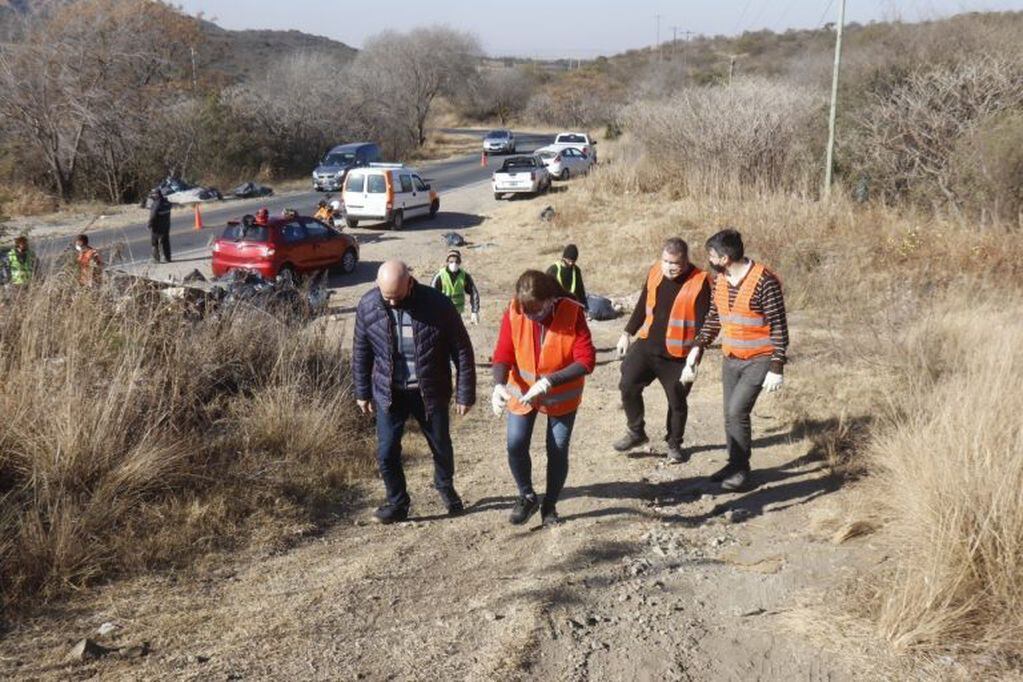 Carlos Paz: realizaron una jornada de limpieza solidaria en los bordes del Área Protegida Camiare