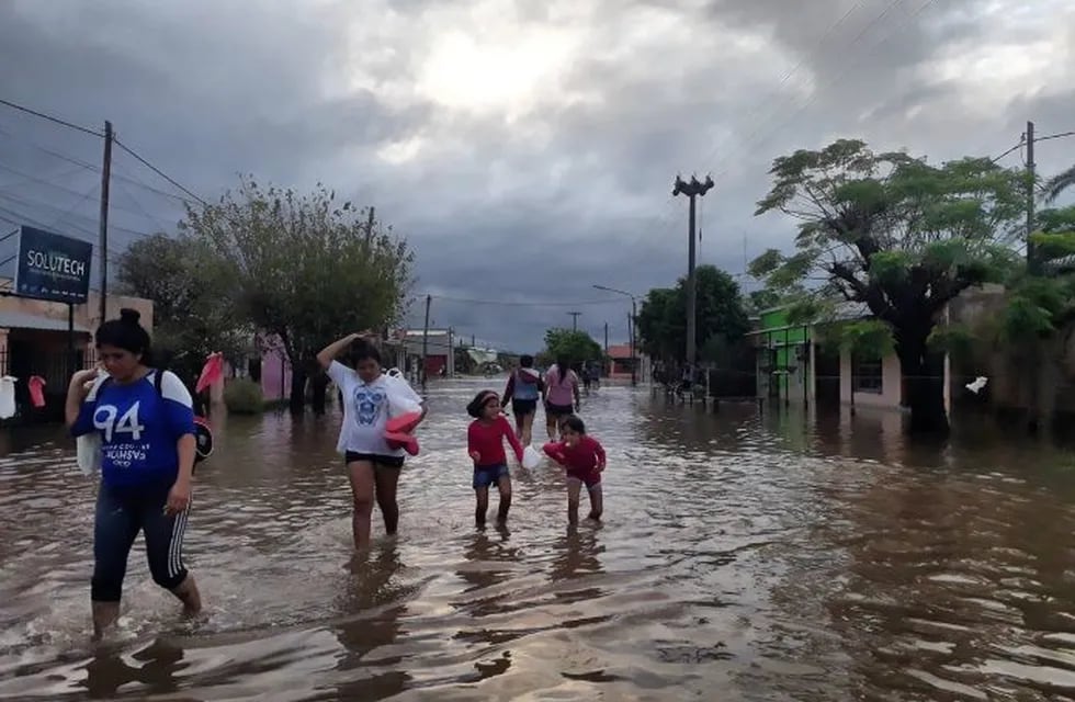 En Pinedo cayeron 300 milímetros y varias familias tuvieron que ser evacuadas.