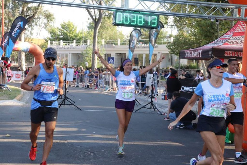 Se corrió la media maratón en Carlos Paz